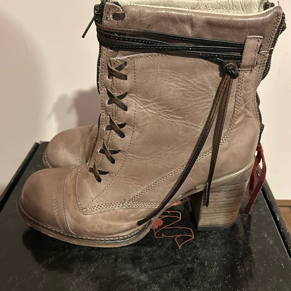 EUC Freebird BAILEY (taupe) boots — women’s size 10 - Picture 3 of 11